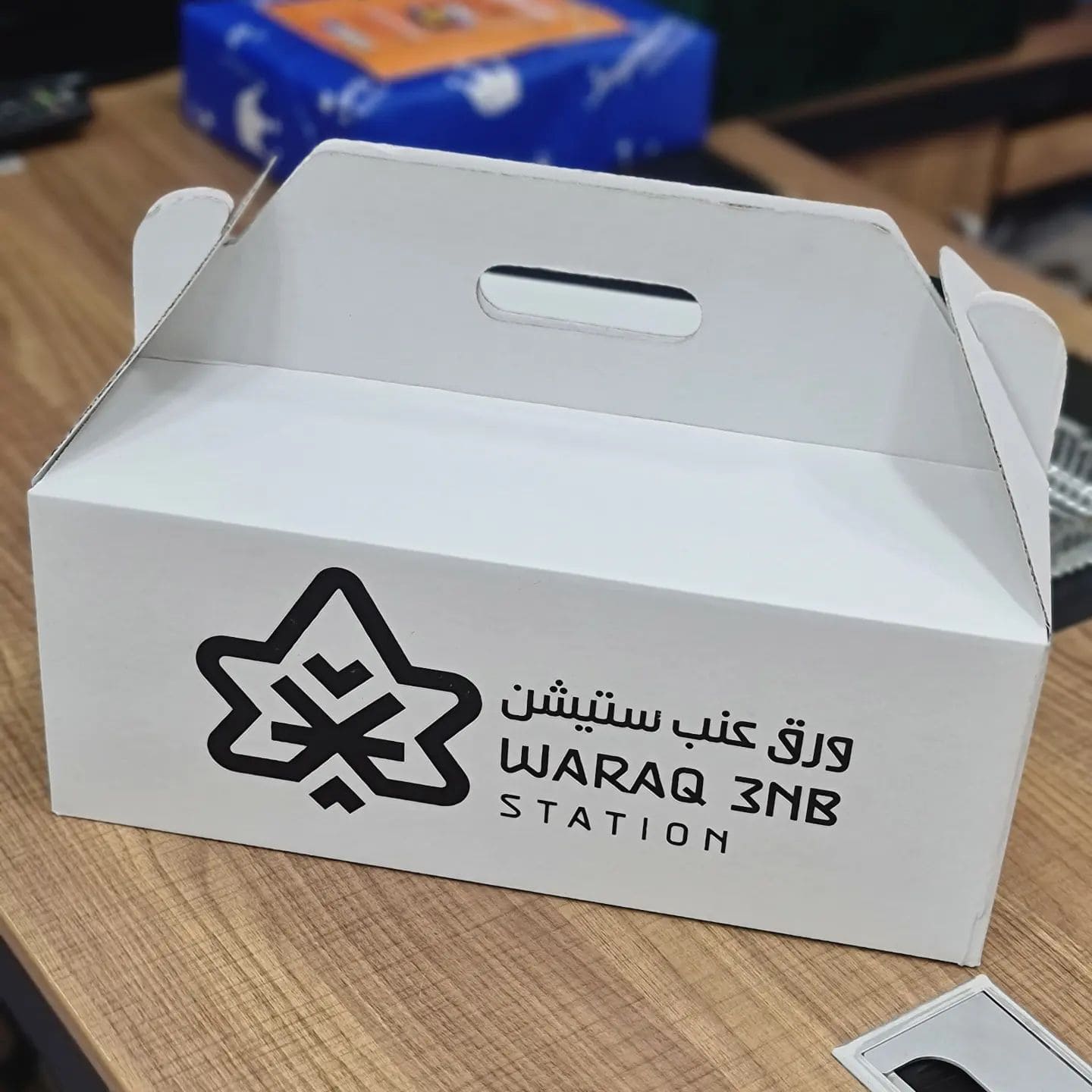 صناديق مطبوعة فاخرة بتشطيبات احترافية وألوان زاهية