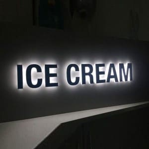 حروف ضوئية مضيئة LED لافتات محلات والعيادات